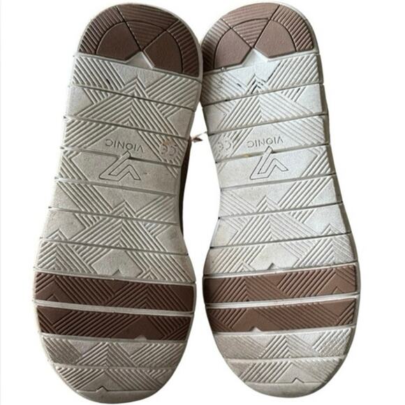 VIONIC tan walking shoe sneaker flat comfy non skid perforated women’s size 8 - Picture 7 of 7